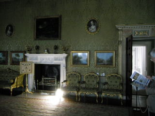 THE　DRAWING　ROOM